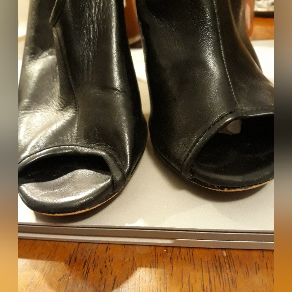 Vince Camuto Black Leather Back Zipper Women's Sz 6B Boots - Picture 9 of 11